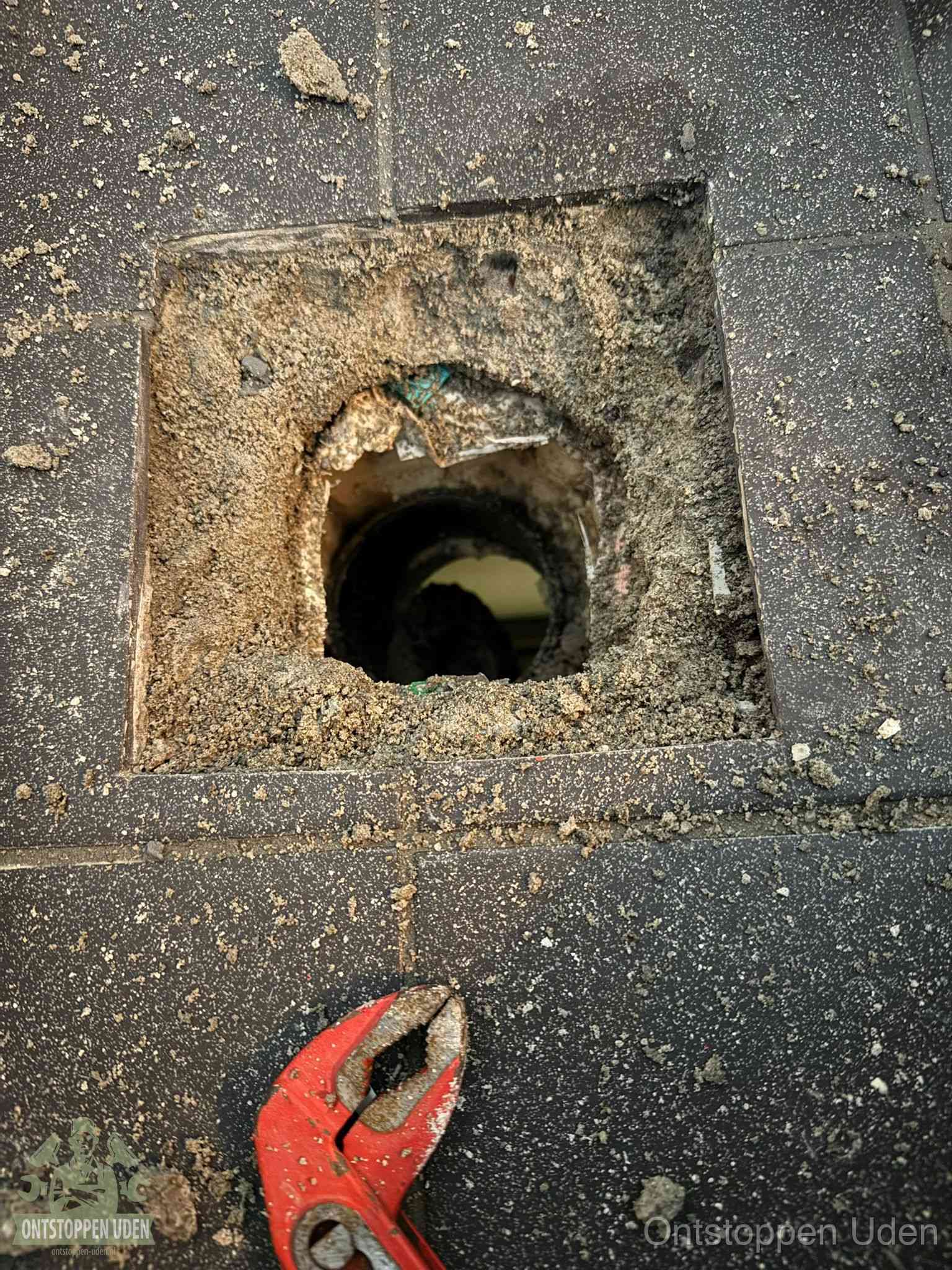 Rioolputje erfgrens eigendom in Uden