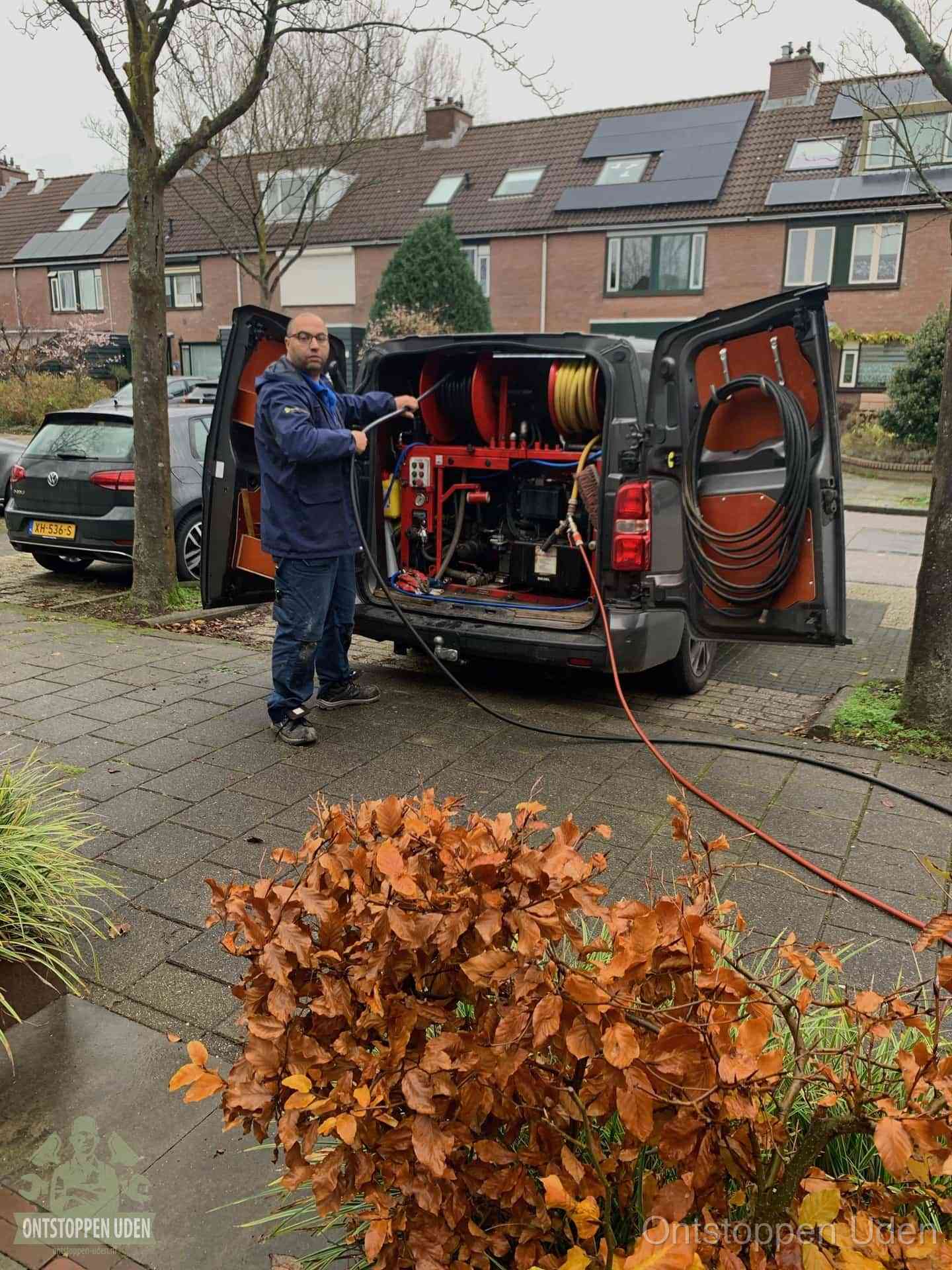 Rioolservice in de wijk in Uden