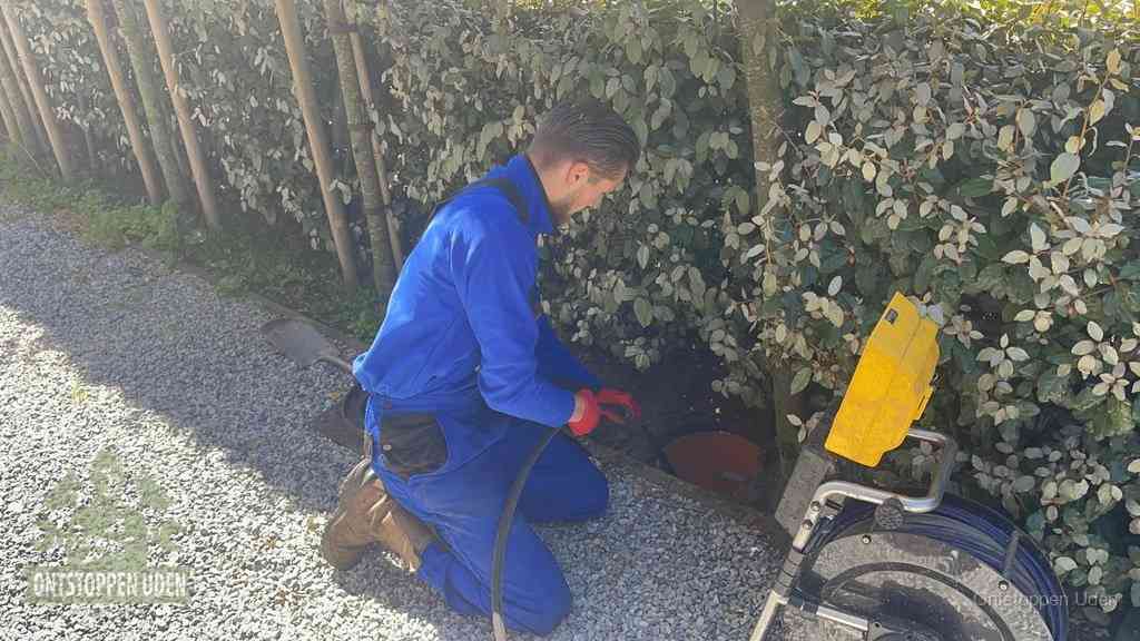 Werkwijze riool ontstoppen in Uden